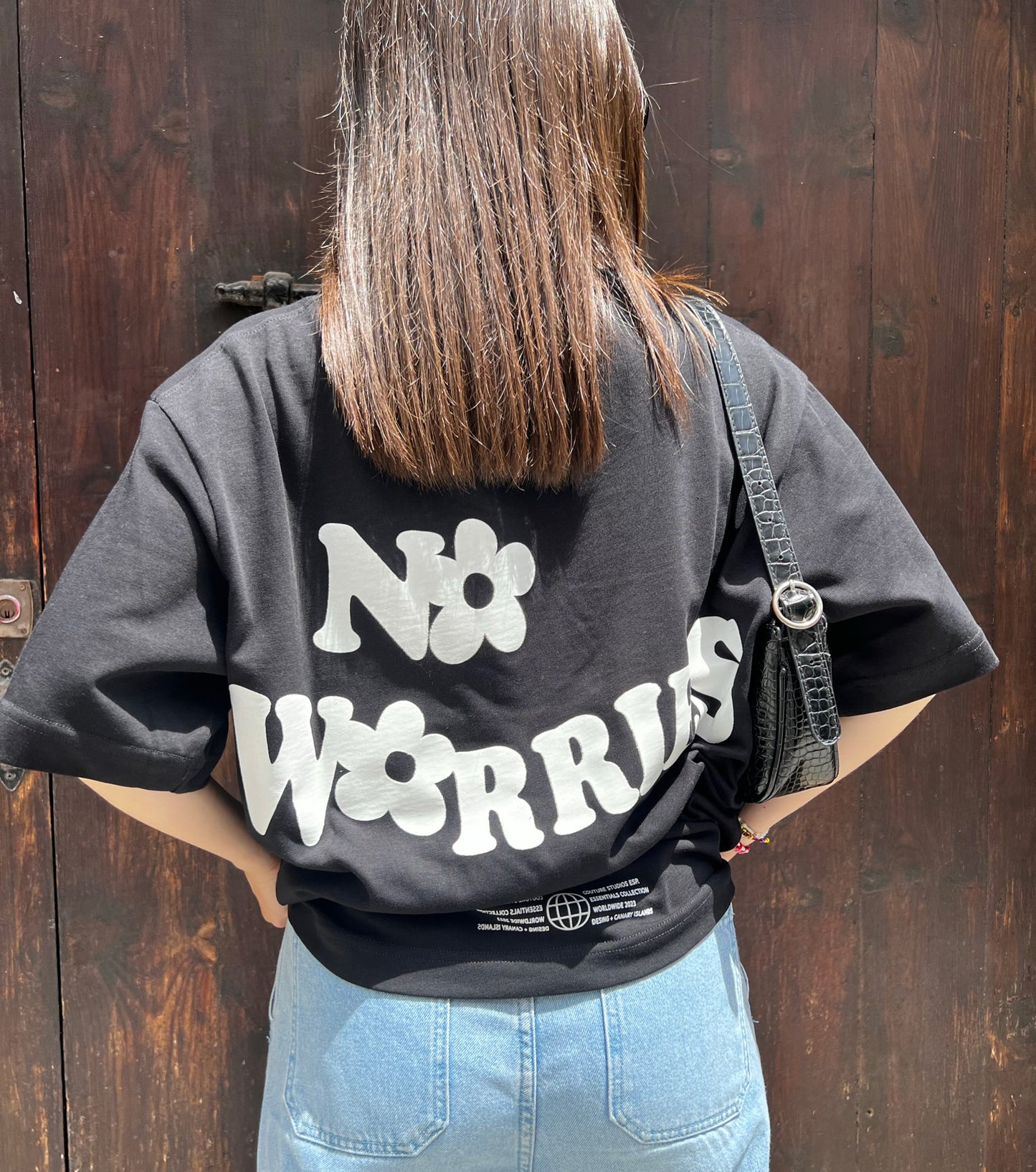 NO WORRIES TEE BLACK