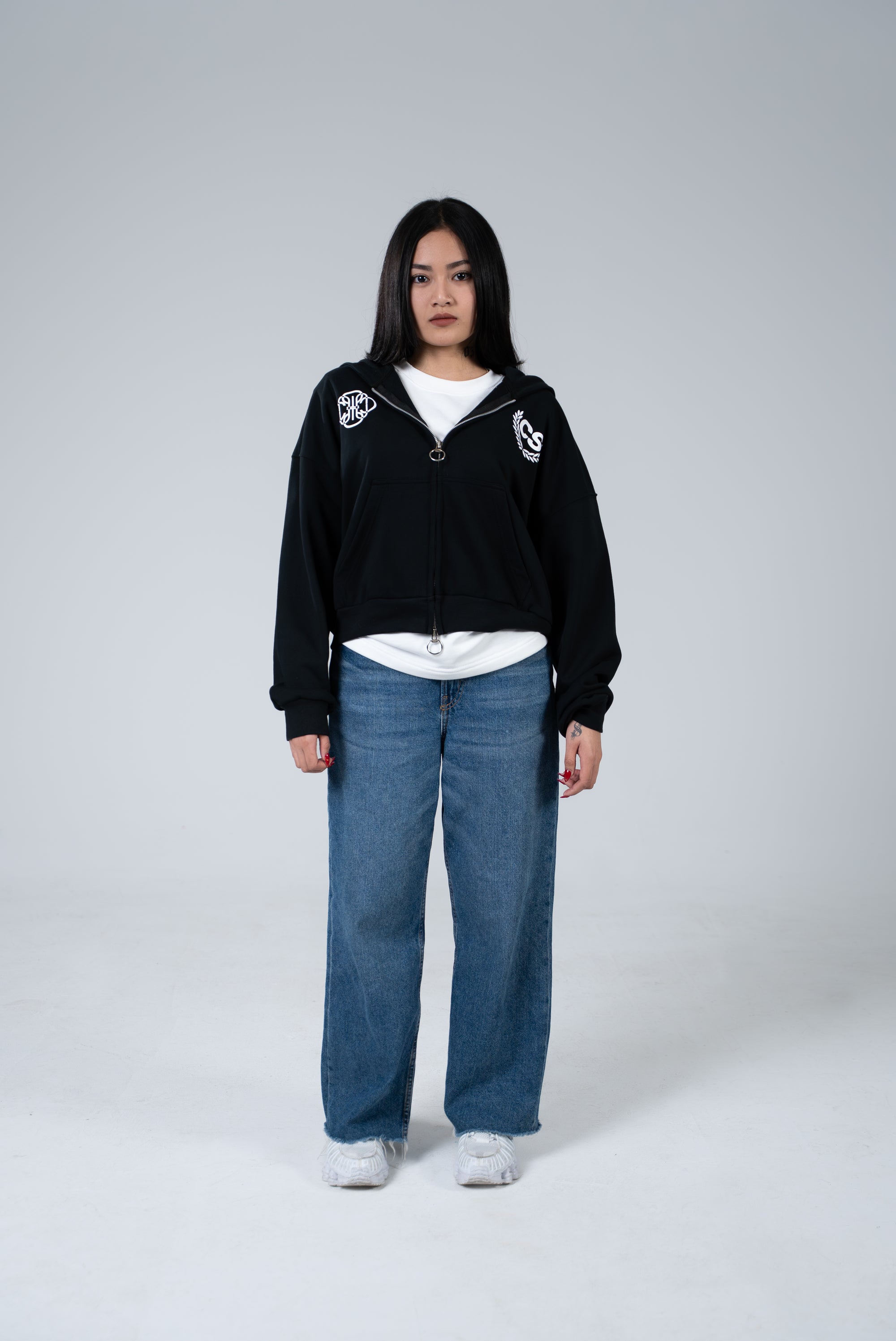modern streetwear hoodie oversized outfit