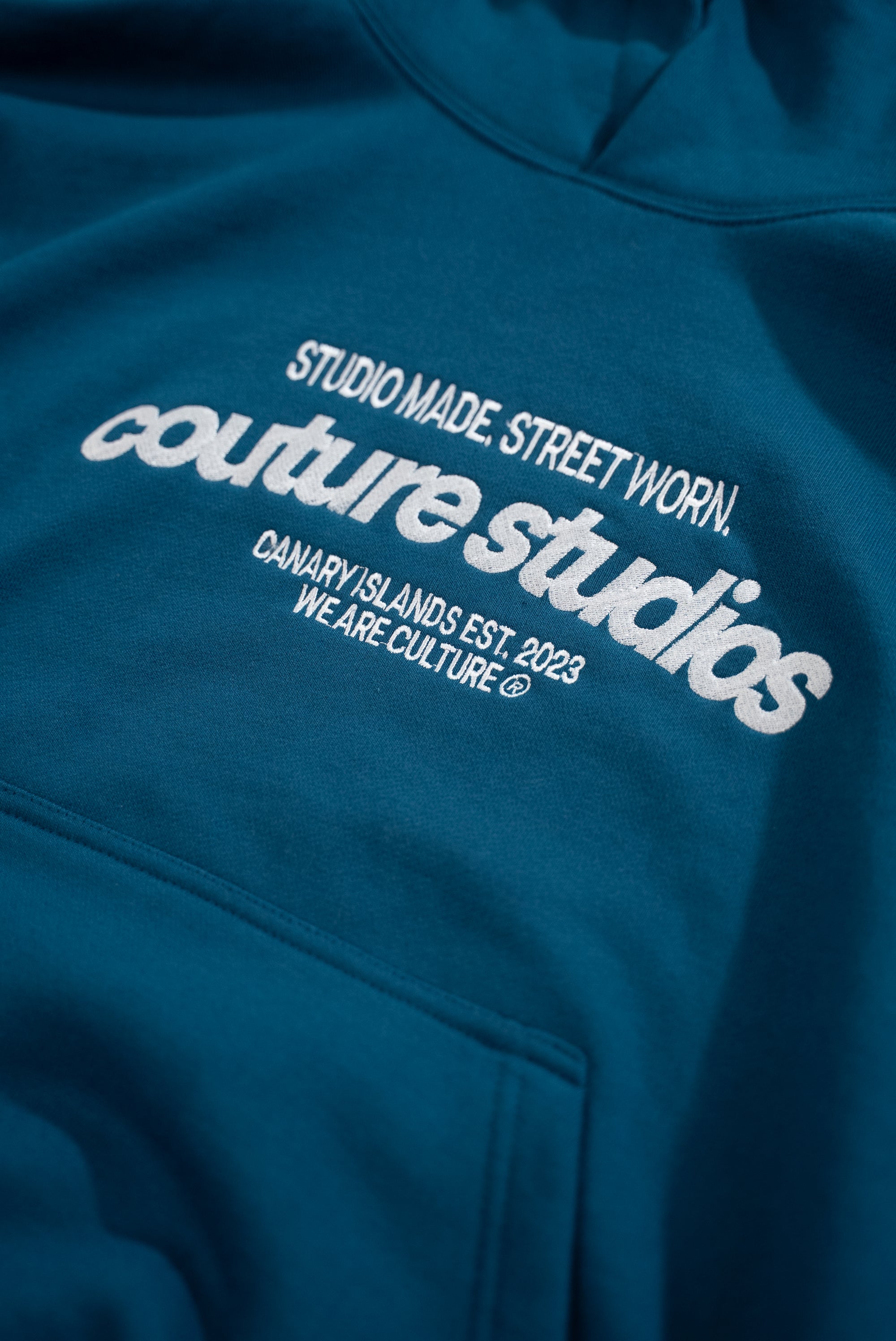 BLUE EMBROIDERED SWEATSHIRT