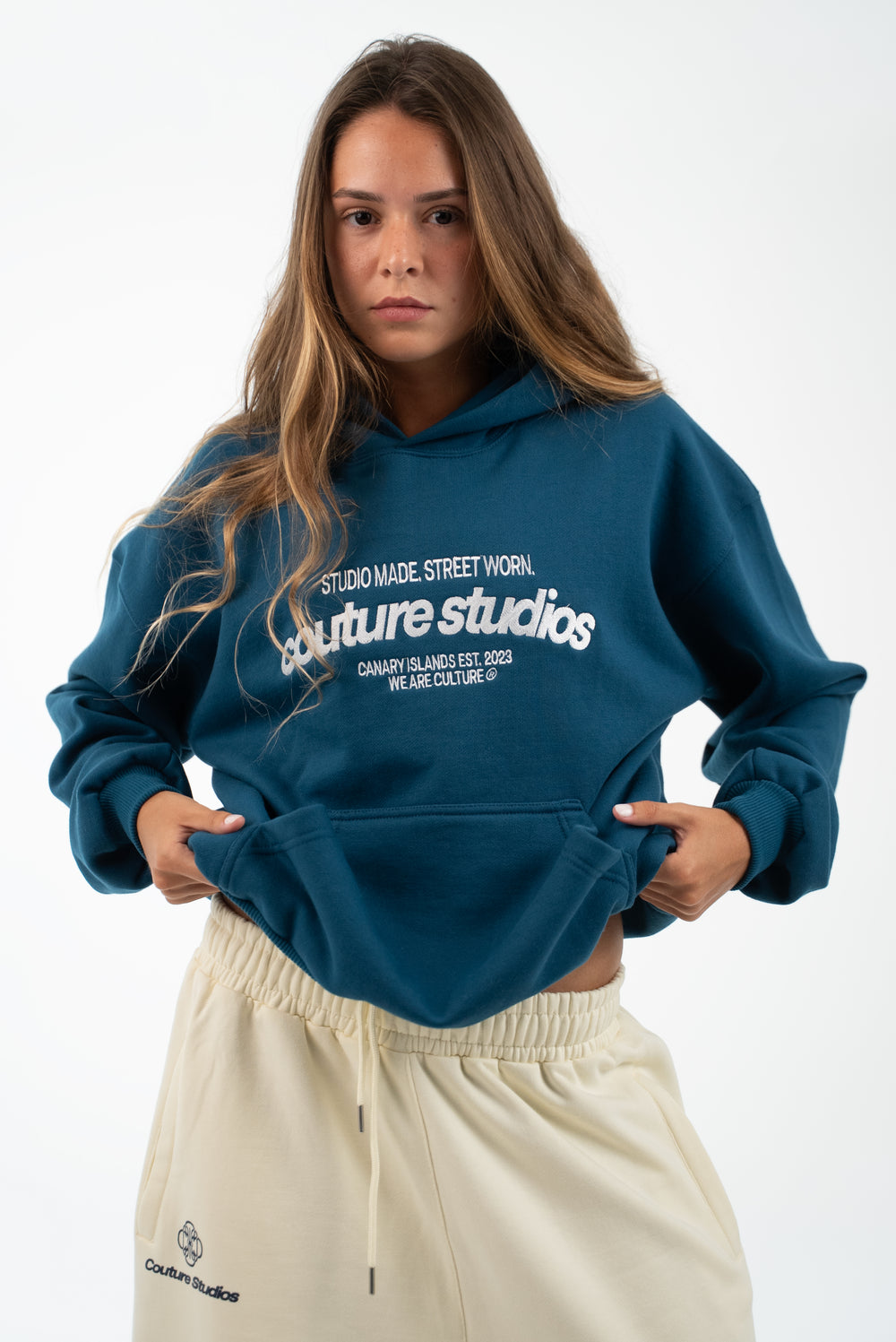 BLUE EMBROIDERED SWEATSHIRT