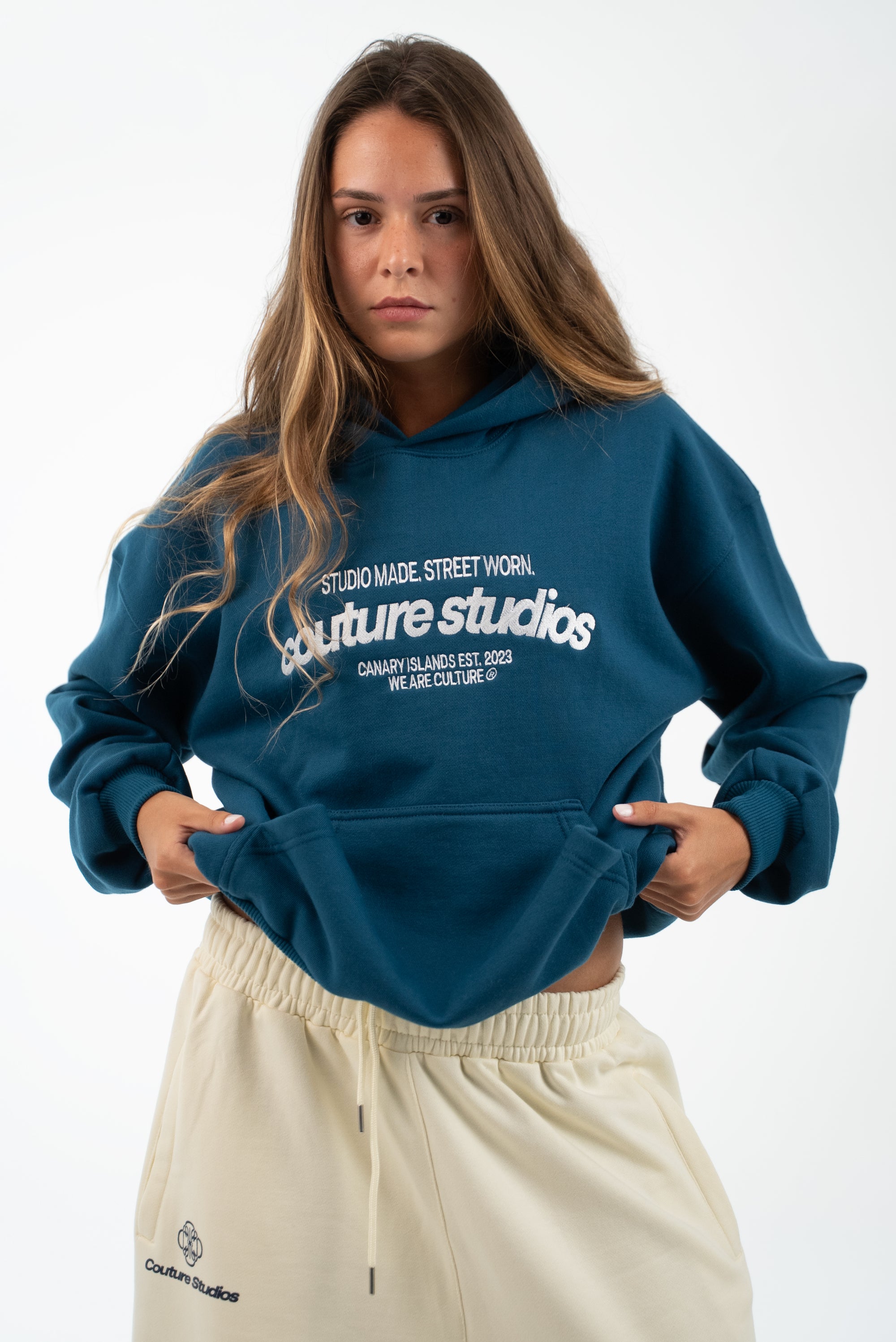 BLUE EMBROIDERED SWEATSHIRT