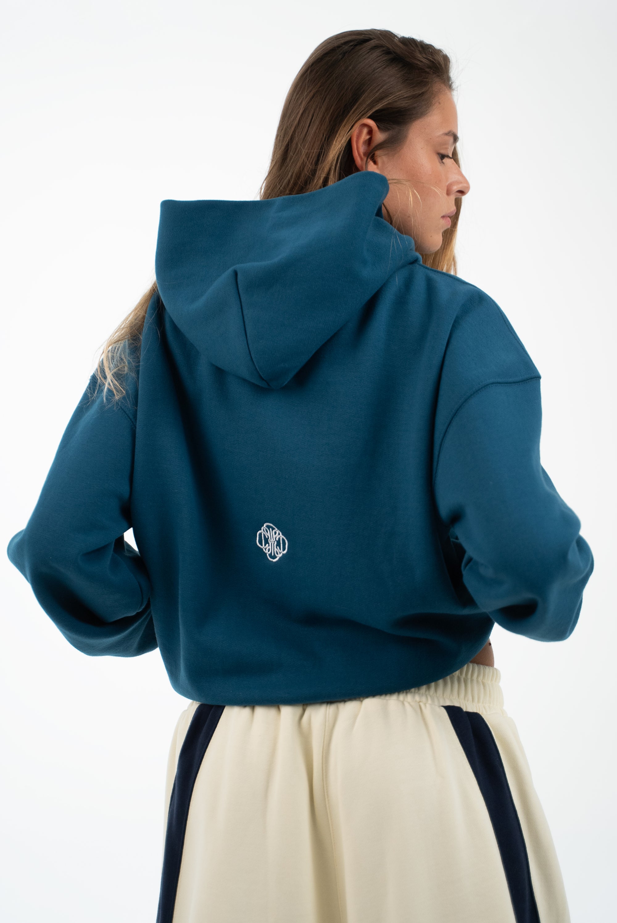 BLUE EMBROIDERED SWEATSHIRT